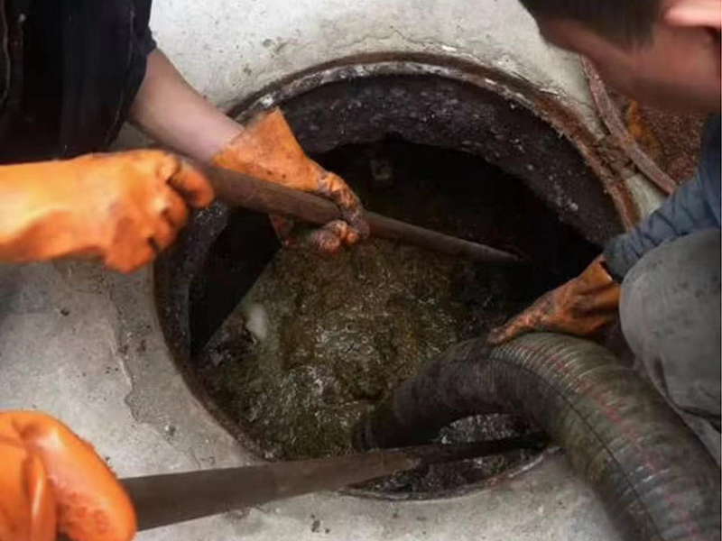 大庆清理化粪池时如何避免沼气的危害?